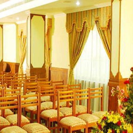 Grand Seasons Hotel Kochi Екстериор снимка