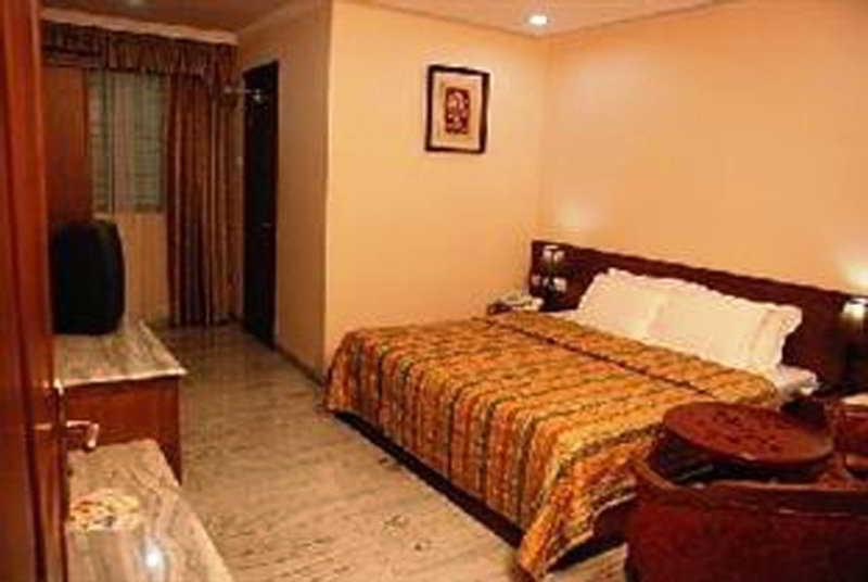 Grand Seasons Hotel Kochi Екстериор снимка